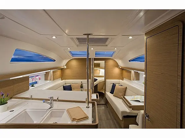 Elan 40 Impression - [Internal image]