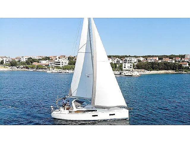 Oceanis 38 - [External image]