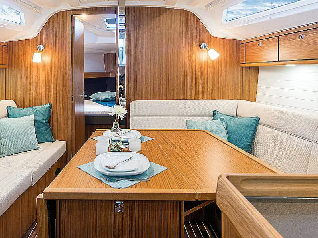 Bavaria Cruiser 37 /3cab - [Internal image]