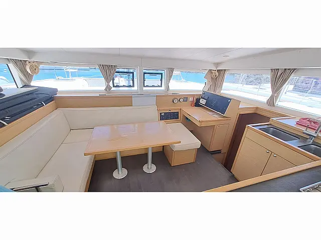 Lagoon 400 S2  - [Internal image]
