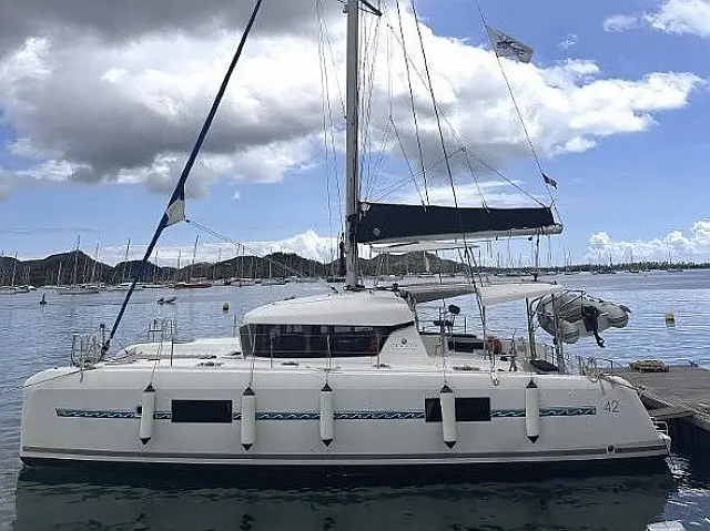 Lagoon 42 - [External image]