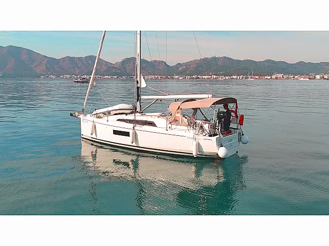 Oceanis 30.1 - [External image]