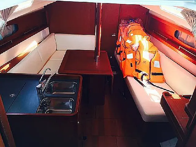 Oceanis 31 - [Internal image]