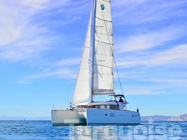 Lagoon 400 S2. - [External image]