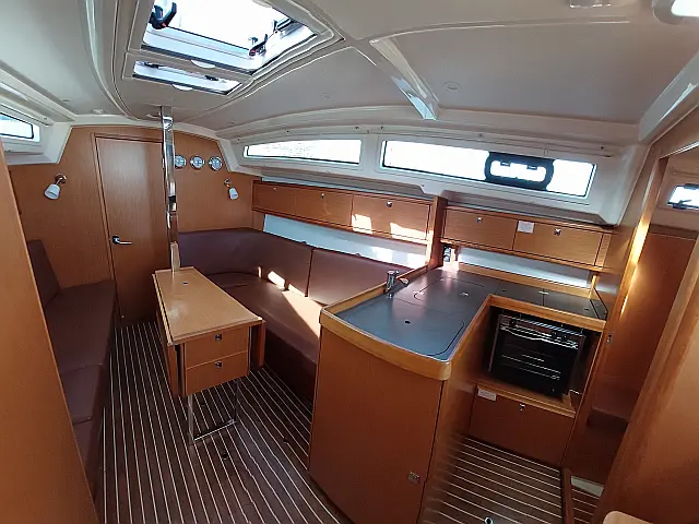 Bavaria Cruiser 34 - [Internal image]