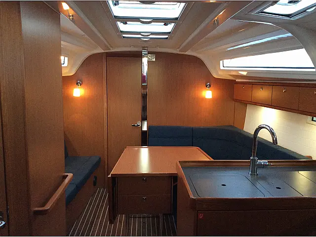 Bavaria Cruiser 37 - [Internal image]
