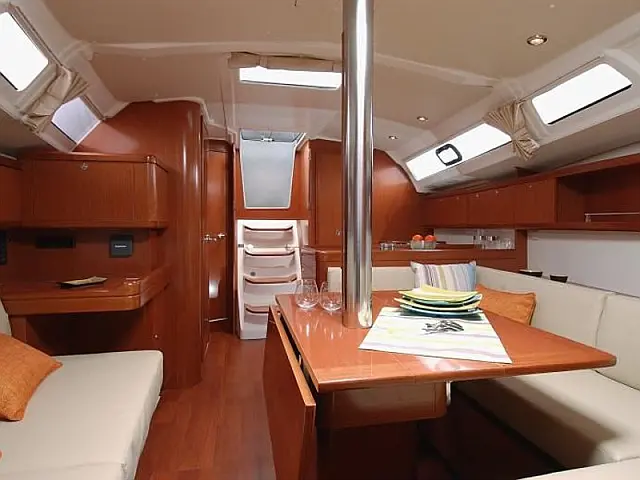 Oceanis 37 - [Internal image]