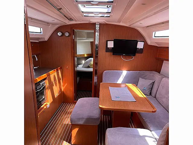 Bavaria Cruiser 41 - [Internal image]