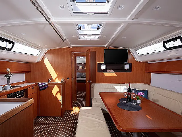 Bavaria Cruiser 51 - [Internal image]