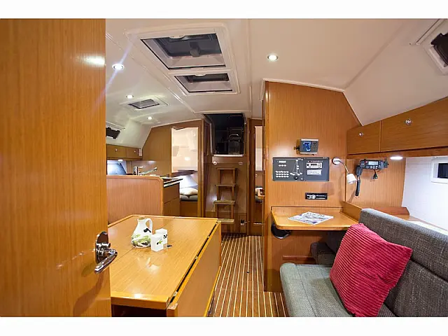 Bavaria 36 Cruiser - [Internal image]