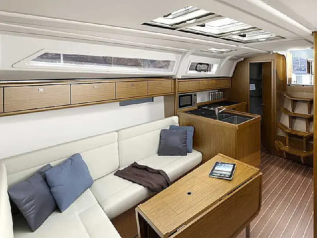 Bavaria 37 Cruiser - [Internal image]