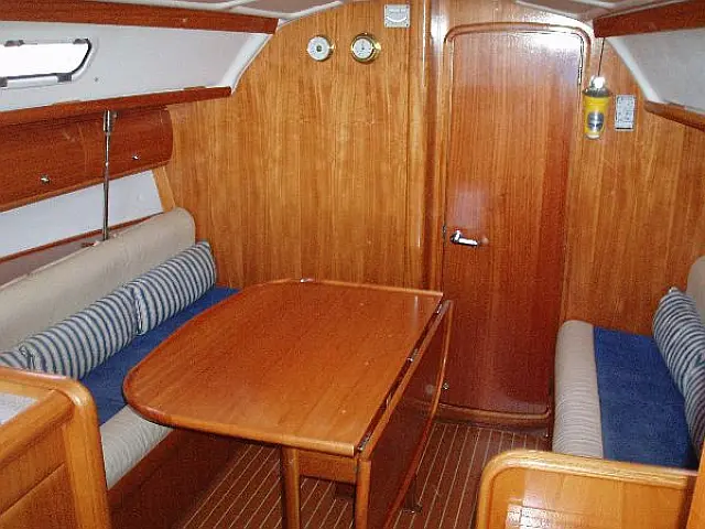 Bavaria 32 Cruiser - [Internal image]