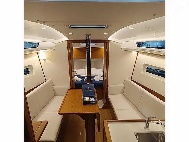 Sun Odyssey 350 - [Internal image]