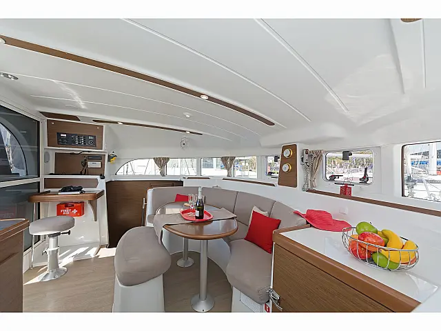 Lagoon 380 - [Internal image]