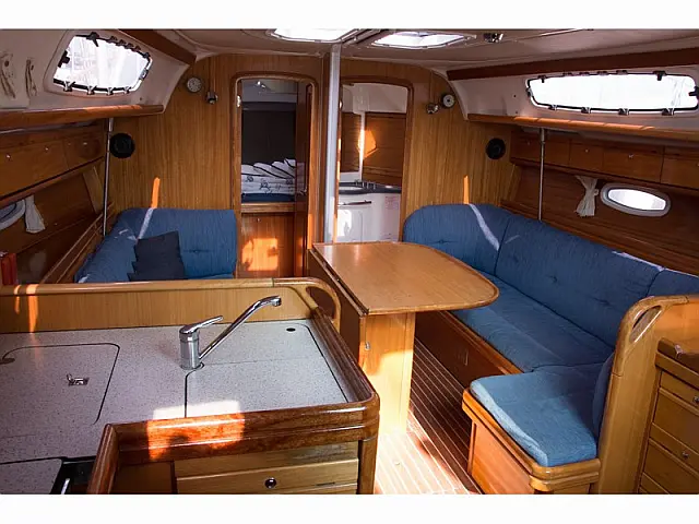 Bavaria 38 Cruiser - [Internal image]