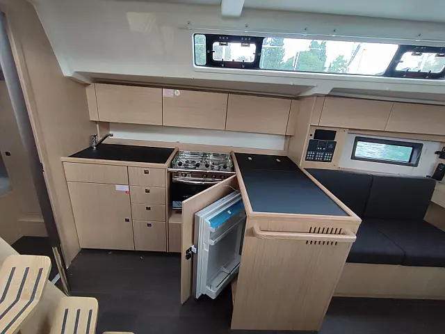 Bavaria C38 (2 heads) - [Internal image]