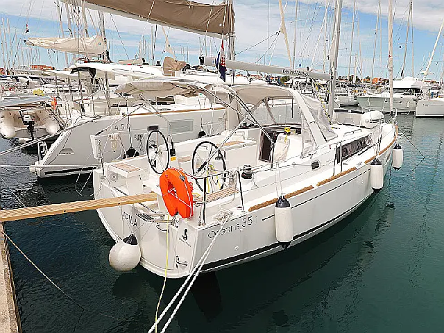 Oceanis 35.1 - [External image]