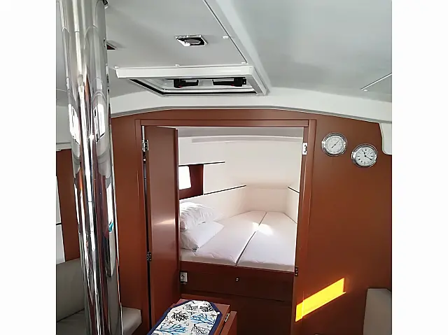 Oceanis 35 - [Internal image]