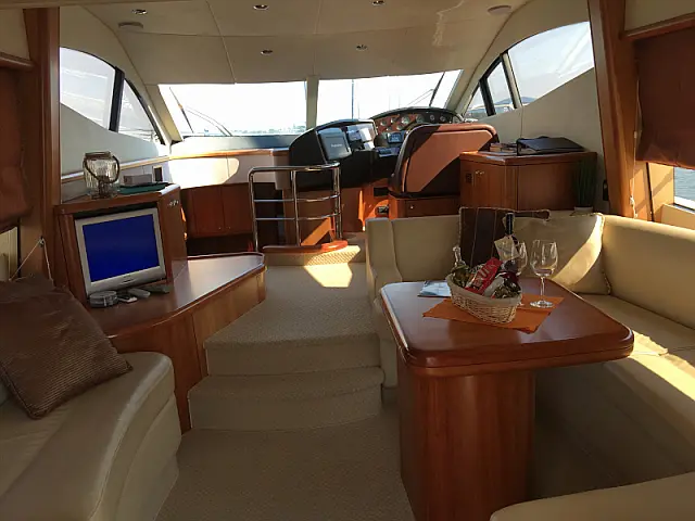 Manhattan 50 - [Internal image]