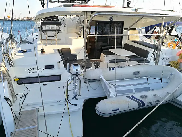 Lagoon 42 - [External image]
