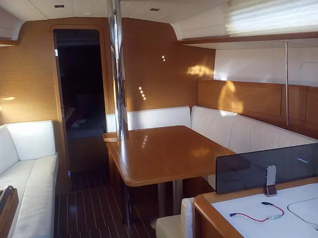 Sun Odyssey 379 - [Internal image]