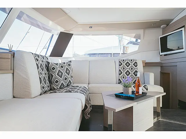 Fountaine Pajot 47 SAONA LUX (GEN,AC,WATERMAKER) - [Internal image]