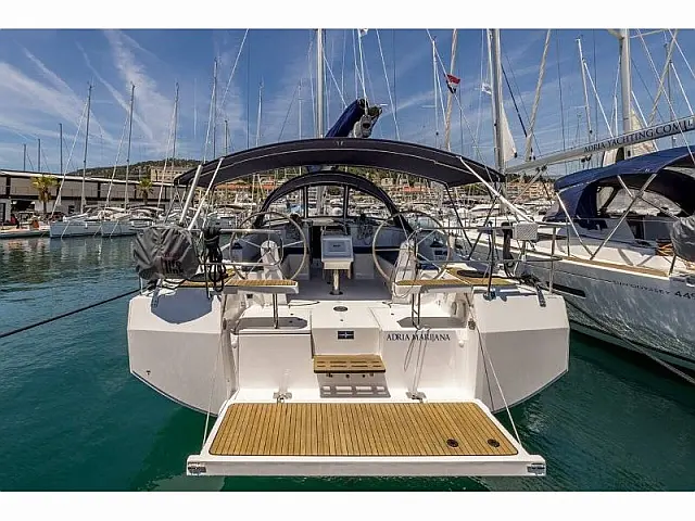 Bavaria C42 - [External image]