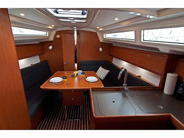 Bavaria 34 Cruiser - [Internal image]