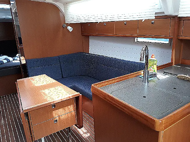 Bavaria Cruiser 37 - [Internal image]