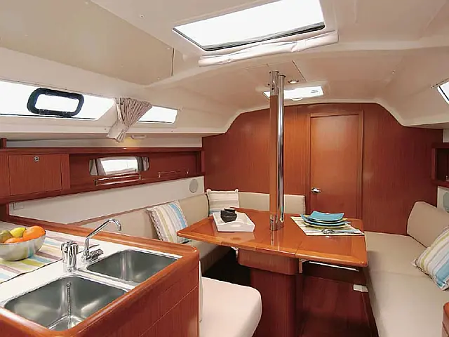 Oceanis 34 - [Internal image]