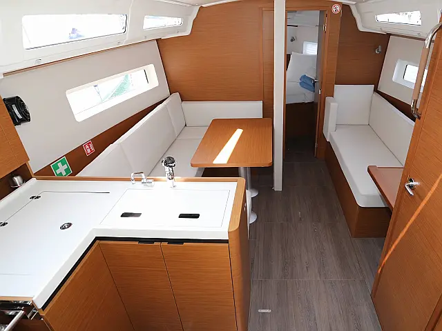 Sun Odyssey 380 - [Internal image]