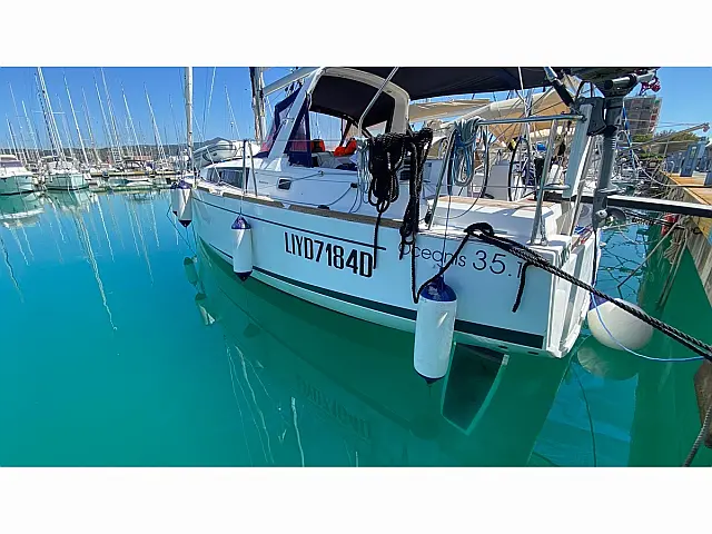 Oceanis 35.1 - [External image]