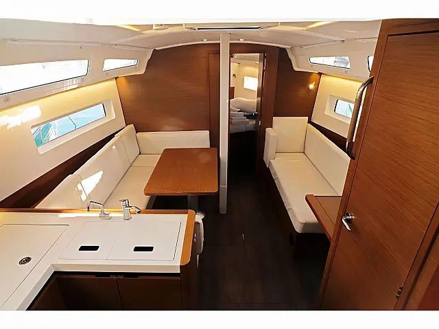 Sun Odyssey 380 - [Internal image]