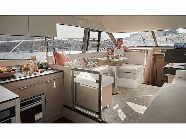 Prestige 420 Fly - [Internal image]