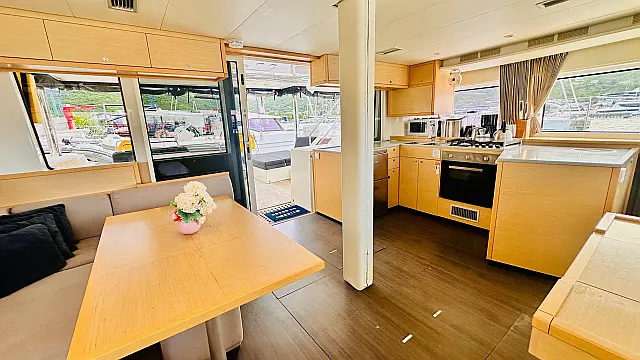 LAGOON 52F - [Internal image]