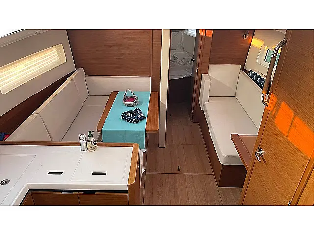 Sun Odyssey 380 - [Internal image]