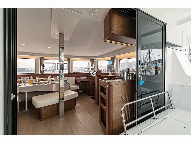 Lagoon 42 - [Internal image]