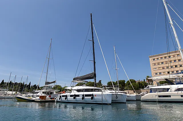 Lagoon 51 - [External image]