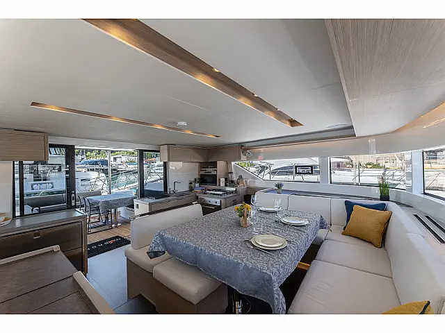 Lagoon 51 - [Internal image]