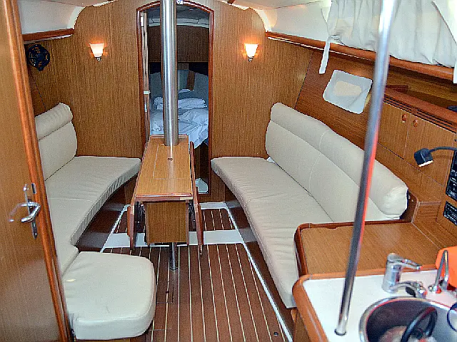 Sun Odyssey 32i - [Internal image]