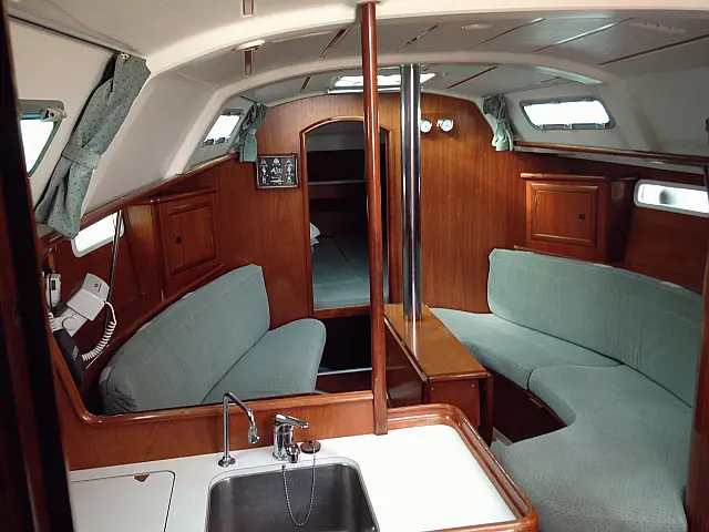 Oceanis 331 - [Internal image]