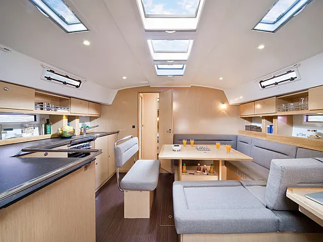 Bavaria 45 BT '12 - [Internal image]