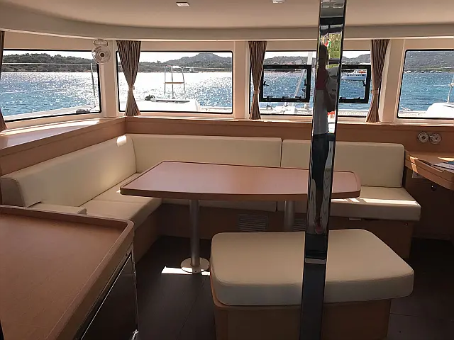 Lagoon 42 - [Internal image]