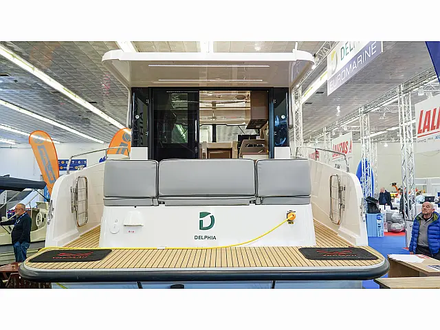Delphia 10 Sedan - [Layout image]