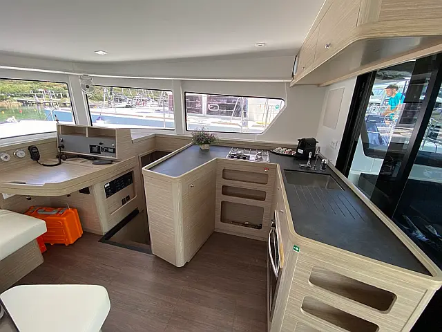 Lagoon 42 - [Internal image]