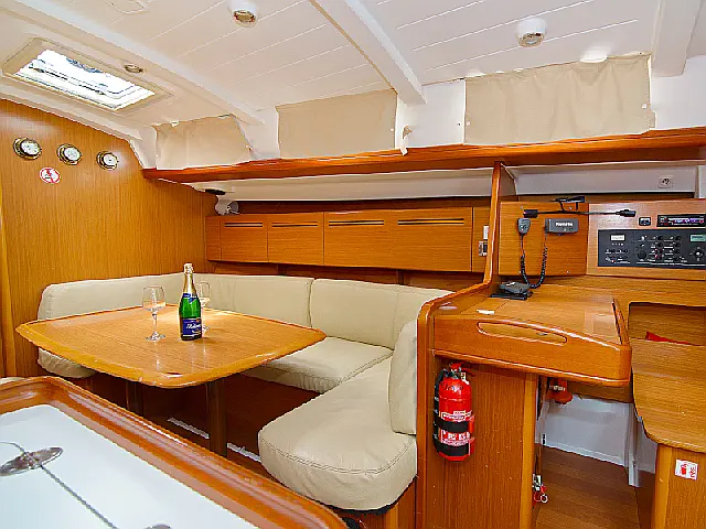 Beneteau Cyclades 50.5   - [Internal image]