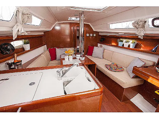 Oceanis 31 - [Internal image]