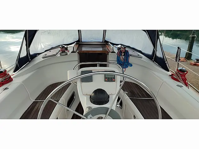 Bavaria 38 Cruiser - [Internal image]