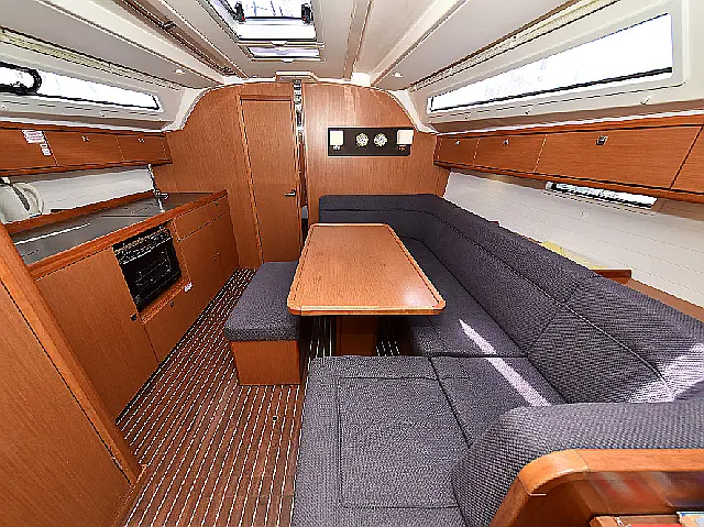 Bavaria Cruiser 41 - [Internal image]