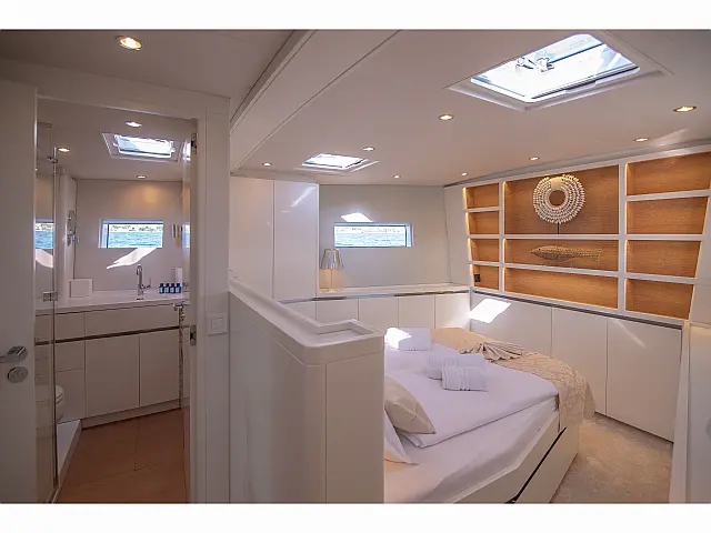 CNB 76 - [Internal image]